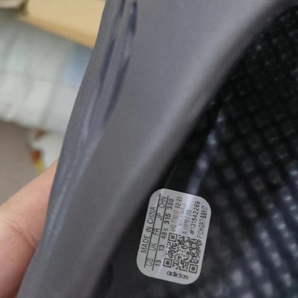 Yeezy泡沫跑步者缟玛瑙